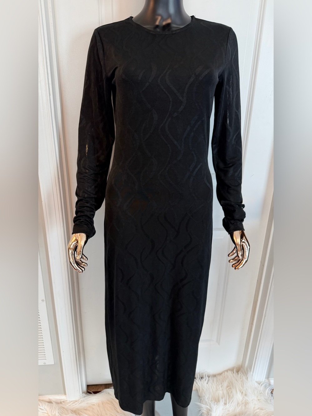 Elegant Black Long-Sleeve Knit Midi Dress
